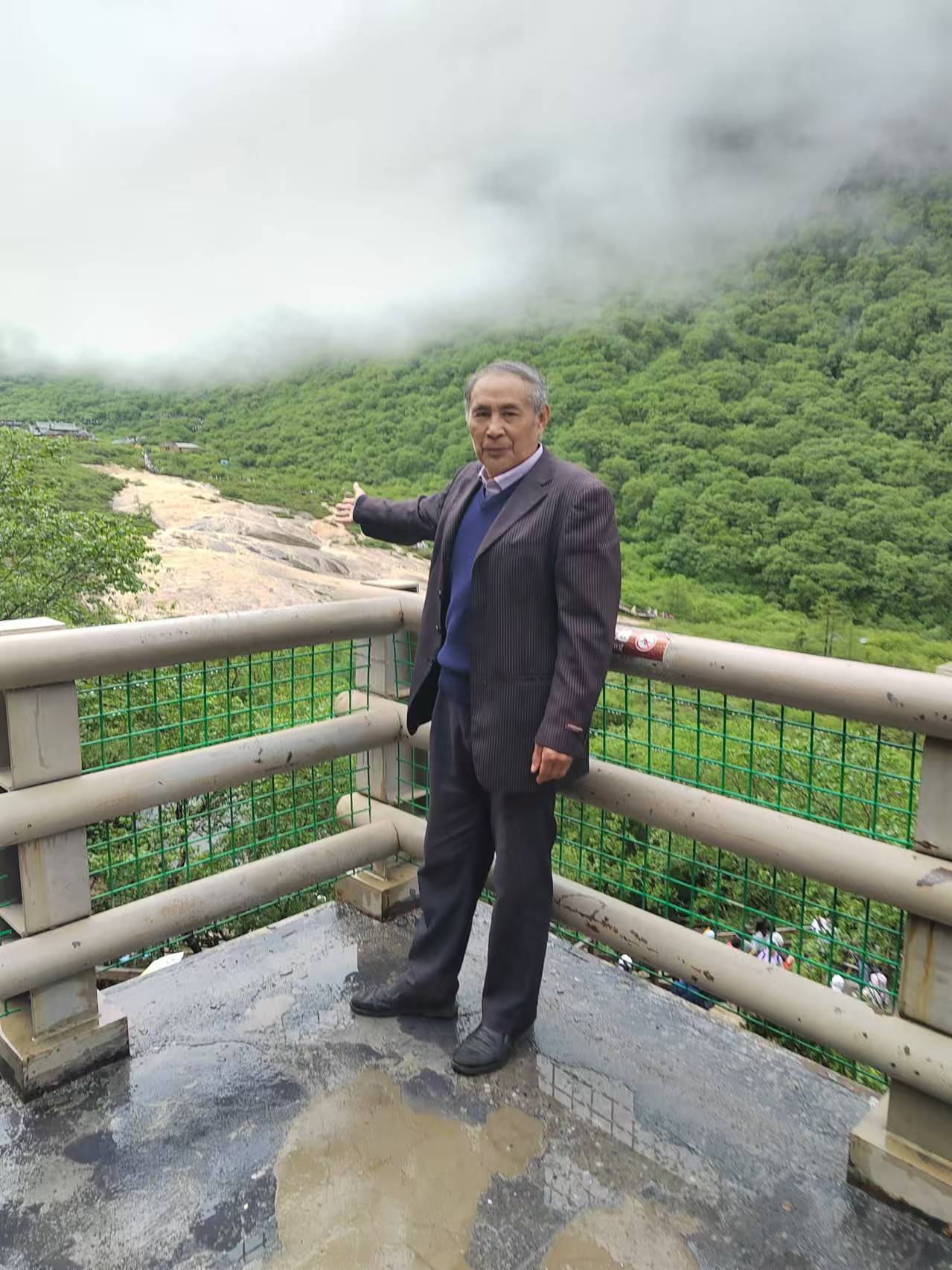 阿坝藏黄连花蜂蜜-来自阿坝藏羌高原地区-叙永县三味书屋龙海英家龙老爷子的作品